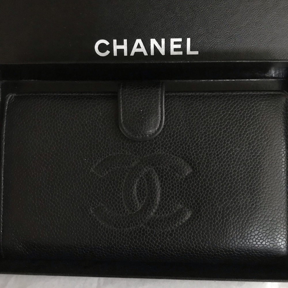 CHANEL BLACK CAVIAR SKIN LONG WALLET.